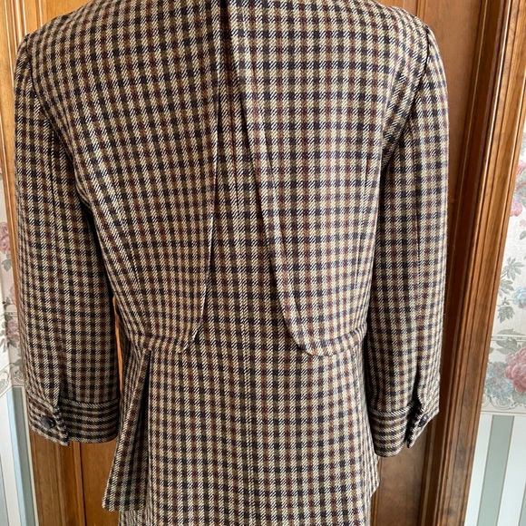 Ladies wool tweed ensemble - Picture 4 of 10